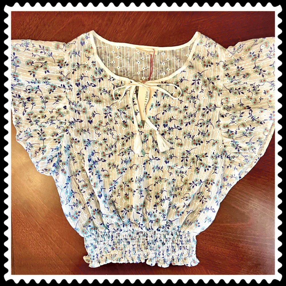 SOLITAIRE Floral Top (NWT)